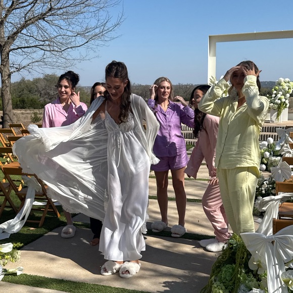 Elegant White Sheer Robe - Picture 6 of 6